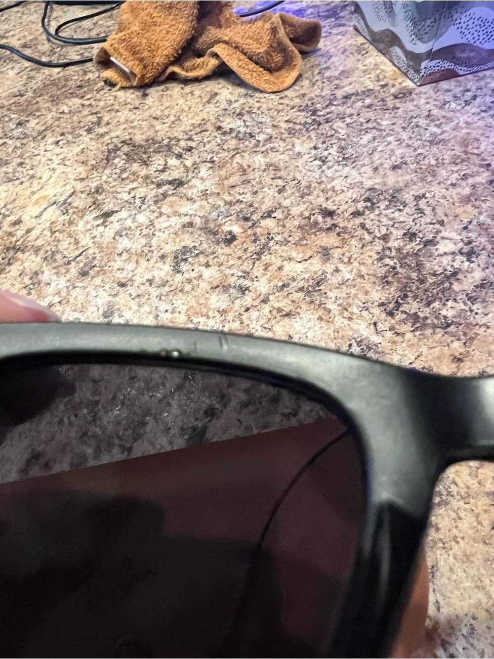 Ray-Ban Wayfarer Meta with Brown Leather Charging Case - Picture 4 of 5
